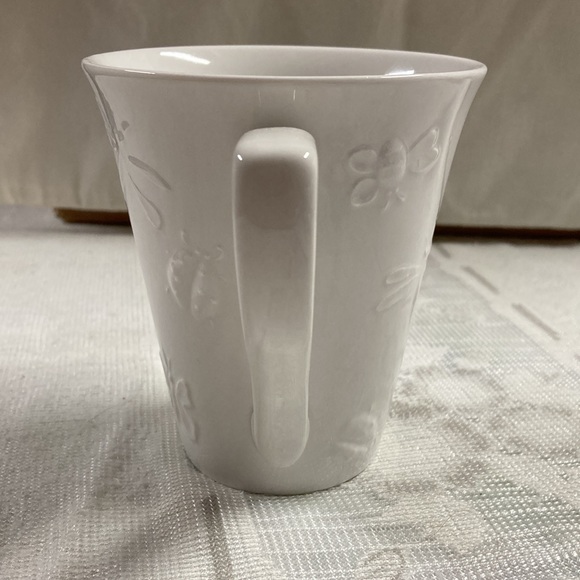 Farberware Vintage Rare Hug a Bug Pattern White Beautiful Embossed Mug Cup 12oz - Picture 4 of 6